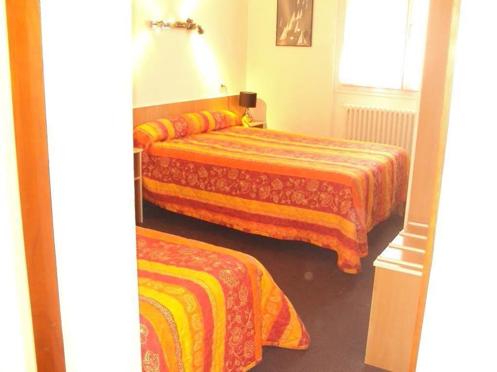 Anne De Bretagne Hotel วานส์ ภายนอก รูปภาพ
